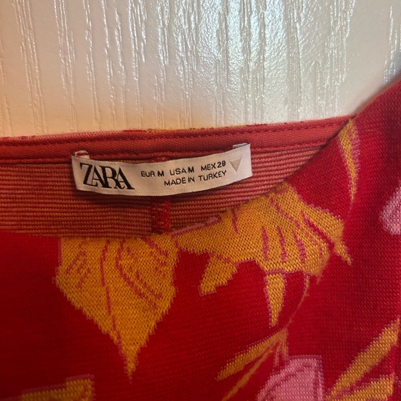 Zara Flower Crop Top - Picture 2 of 3